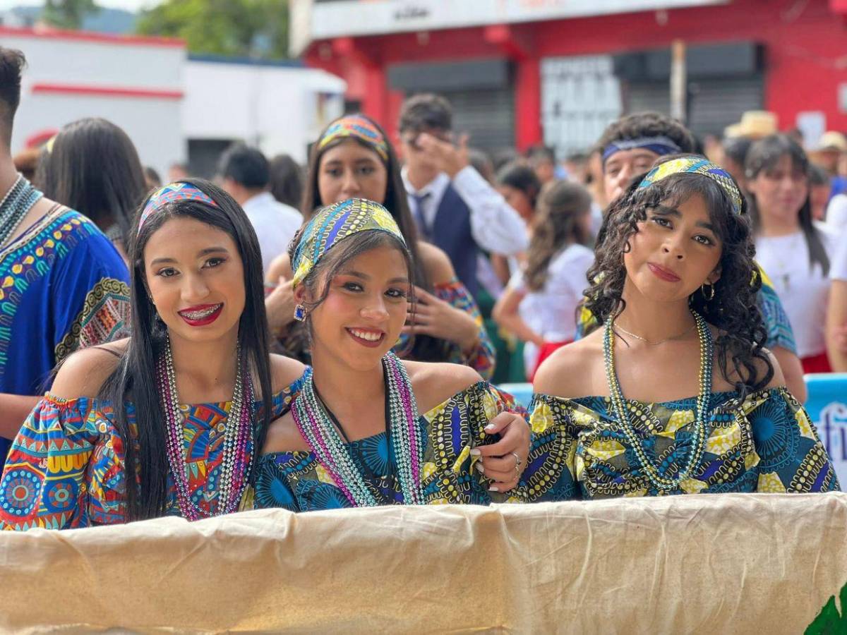 Hondureños celebran con fervor cívico los 204 años de independencia en todo el país