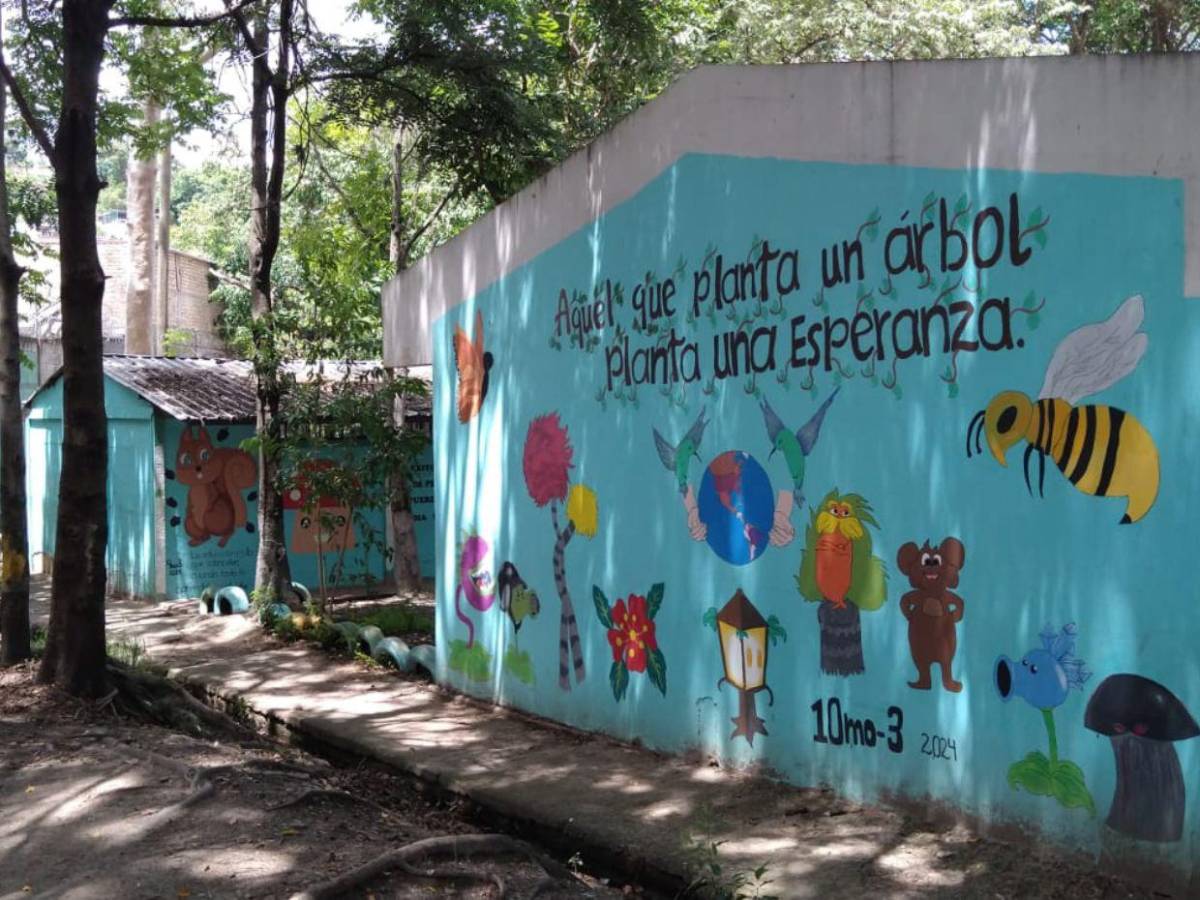 Murales ecológicos transforman el Instituto Saúl Zelaya Jiménez