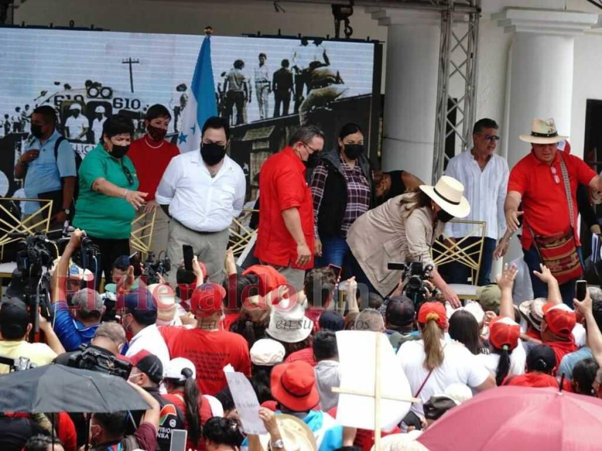 La presidenta durante su recibimiento en San Pedro Sula.