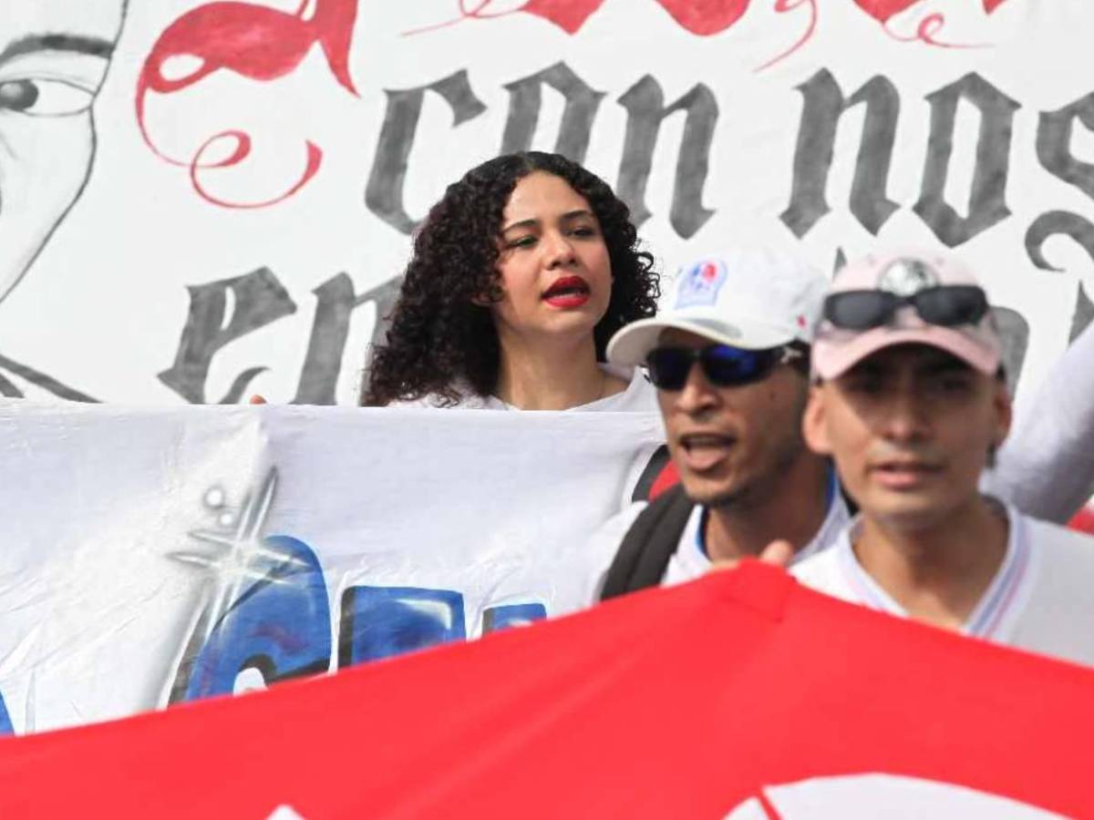 El estadio Nacional fue una pasarela: Bellas chicas llegaron al Olimpia vs Real España
