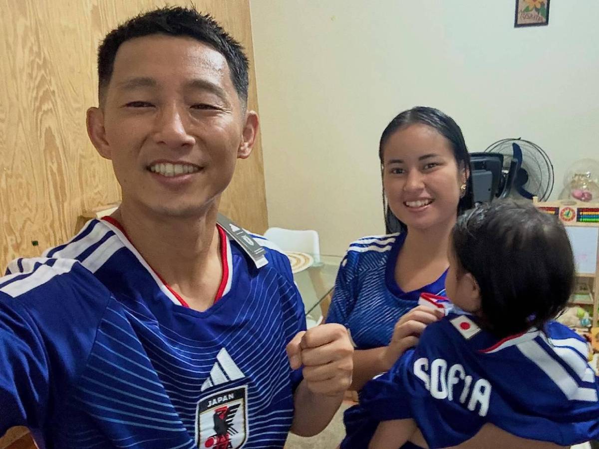 Carlos Espina sorprende a Shin Fujiyama con impresionante regalo: Lo que le dio en pleno Mundial
