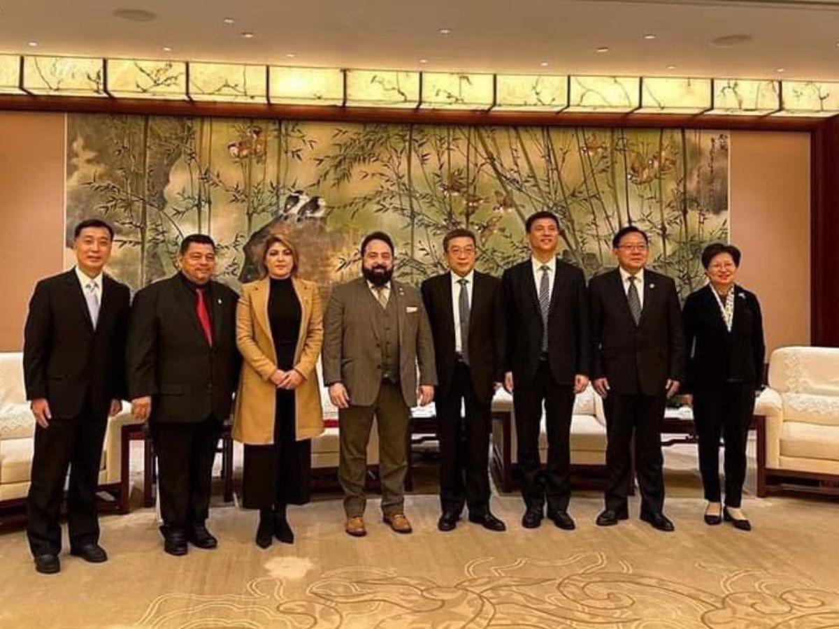 El Congreso Nacional en crisis política y Luis Redondo en China