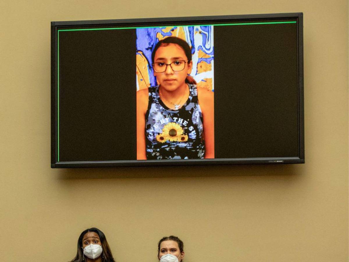 Sobreviviente del tiroteo en escuela de Texas: “Tomé un poco de sangre y me la unté por todo el cuerpo”