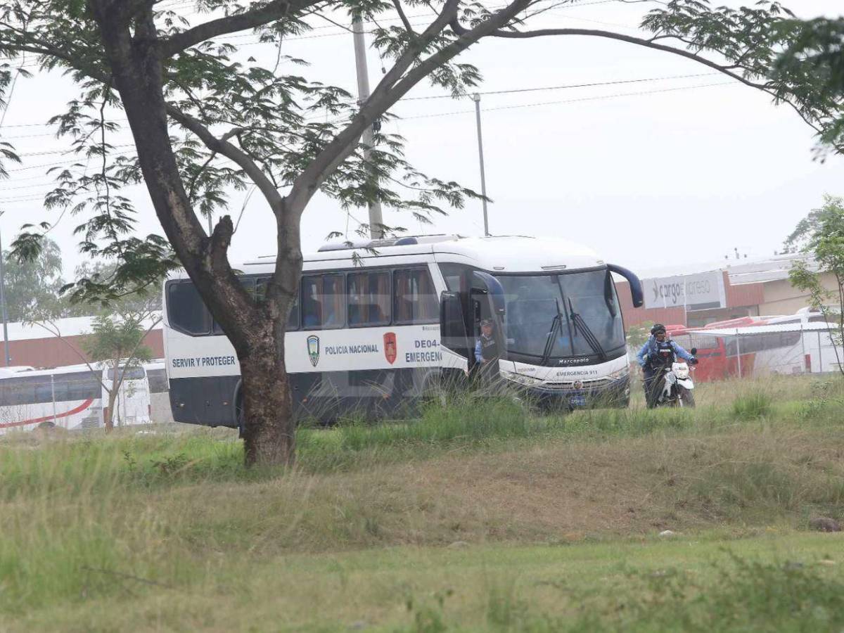 En bus comprado con fondos de la Tasa de Seguridad: así se movilizó Génesis PN en su debut en Liga