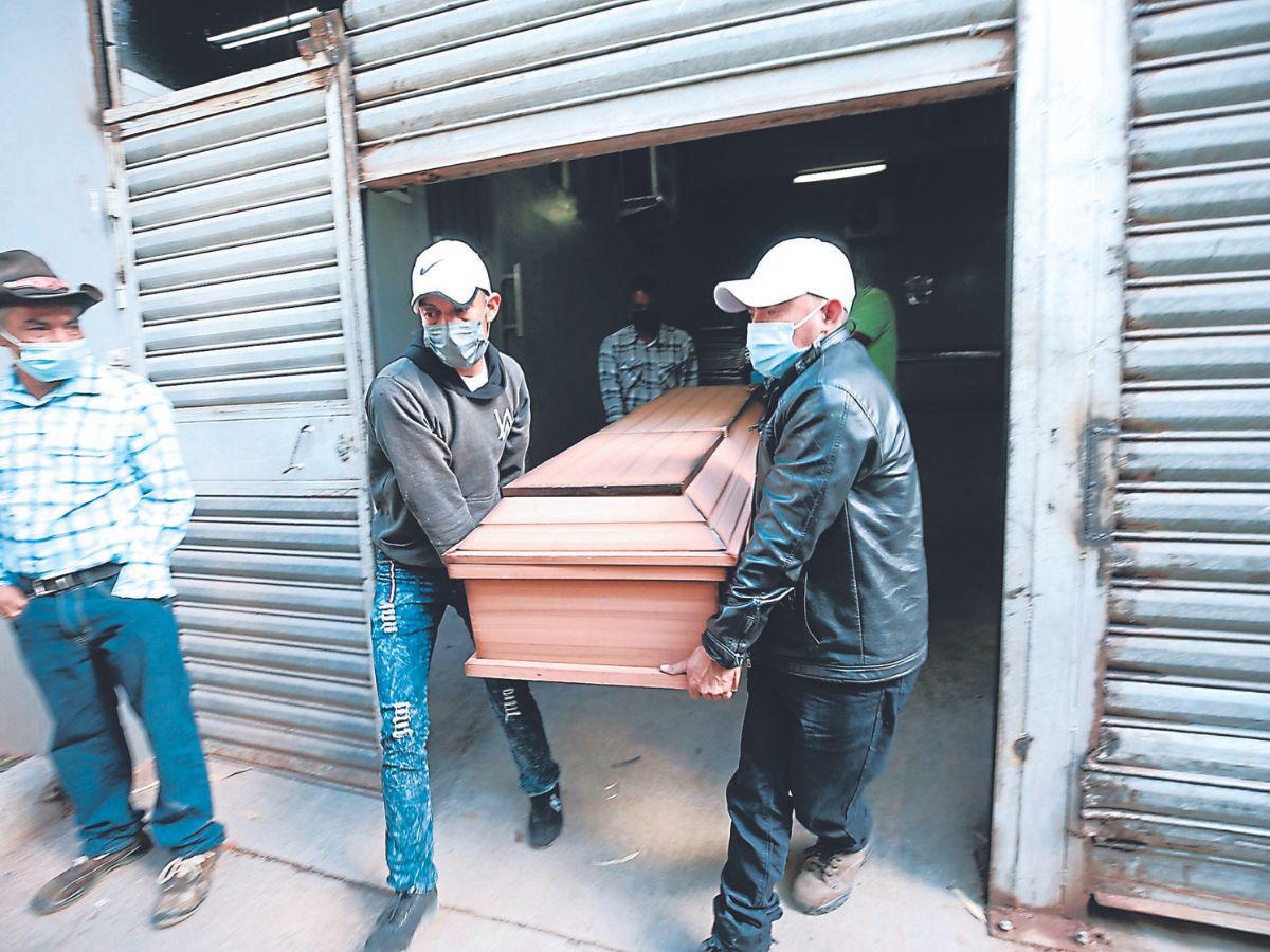 Motociclista muere al colisionar con un carro en Santa Ana