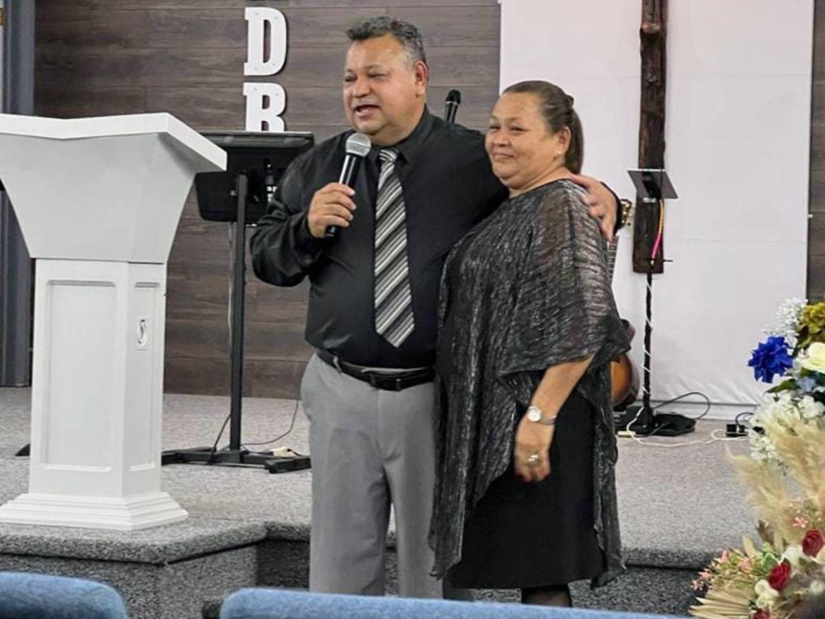 Durmiendo en una banca y sin productos de higiene: denuncian maltrato hacia pastor Daniel Fuentes