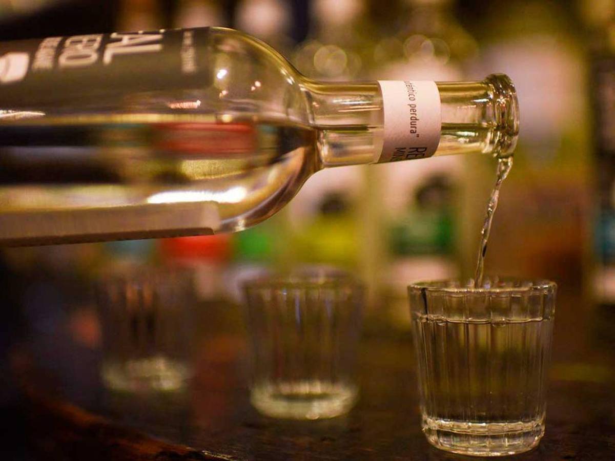 El mezcal mexicano batalla para no ser víctima de su éxito