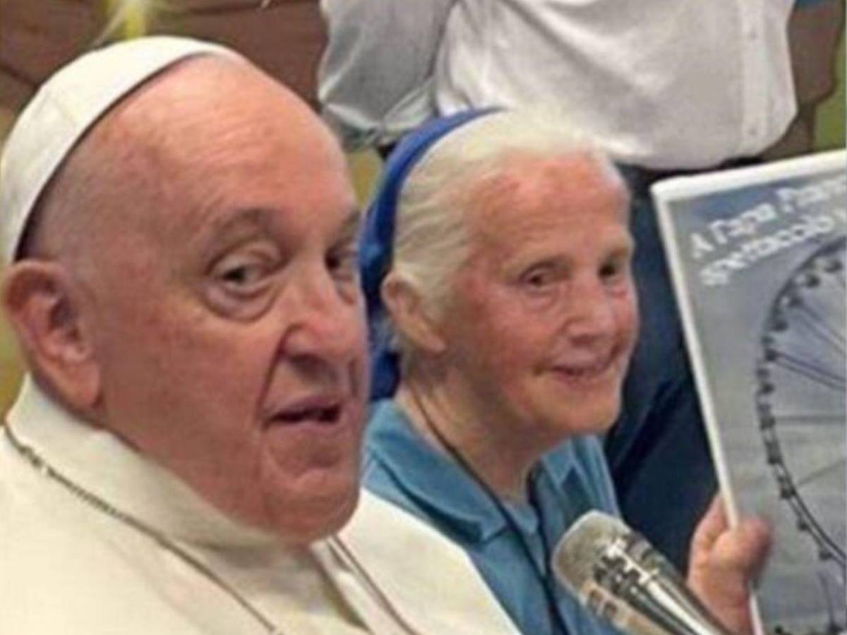 ¿Quién es la monja amiga del papa Francisco que lloró frente a su ataúd?