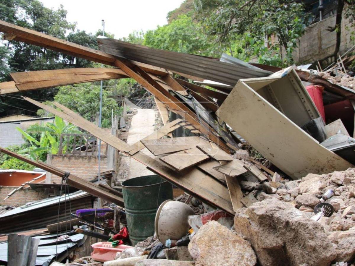 A una semana del desastre, damnificados de Villa Unión siguen sin regresar a sus hogares