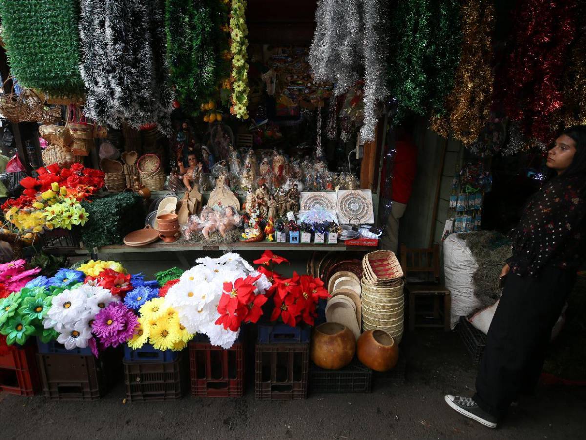 Mercados capitalinos impulsan la tradición de los nacimientos en el Distrito Central