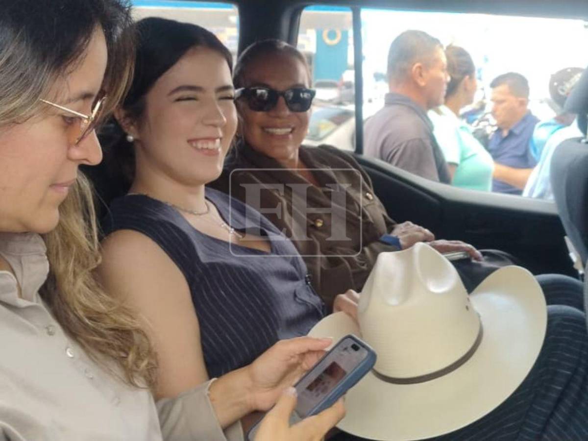 “No voy a dar más detalles... tengo enemigos”: Así salió Manuel Zelaya y su familia rumbo a México