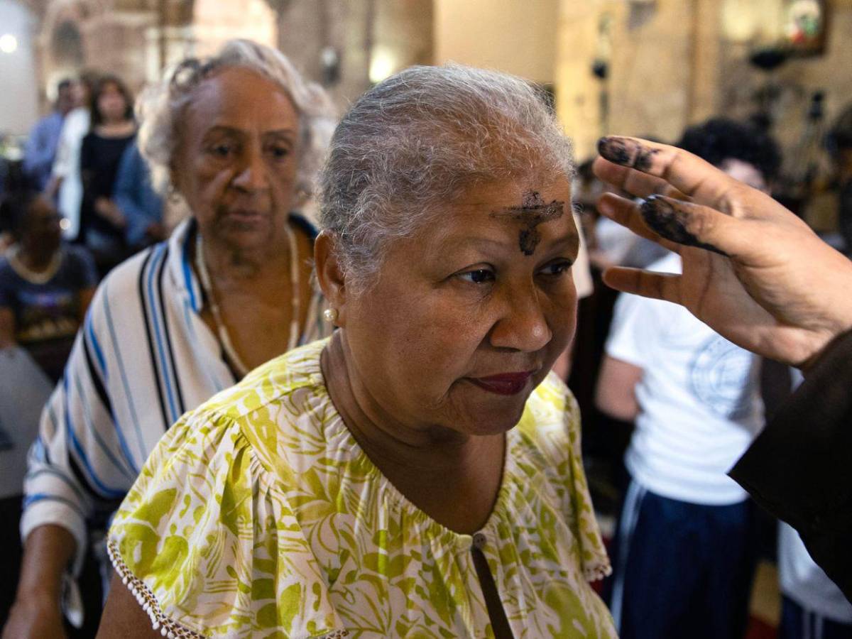 Miércoles de Ceniza congrega a centenares de fieles en Honduras y otros países