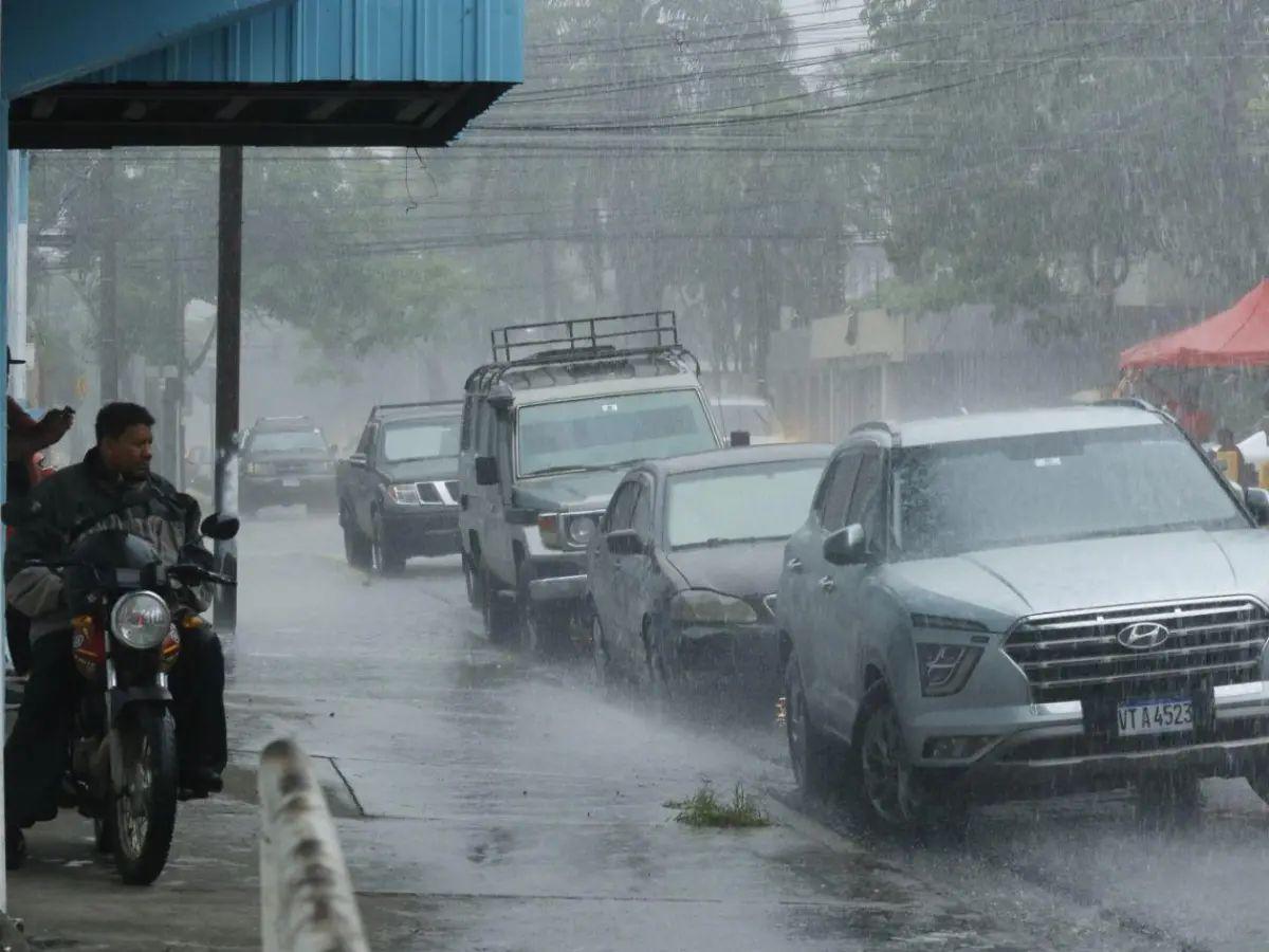 Alertan que onda tropical dejará fuertes lluvias: estas serán las zonas afectadas en Honduras hoy