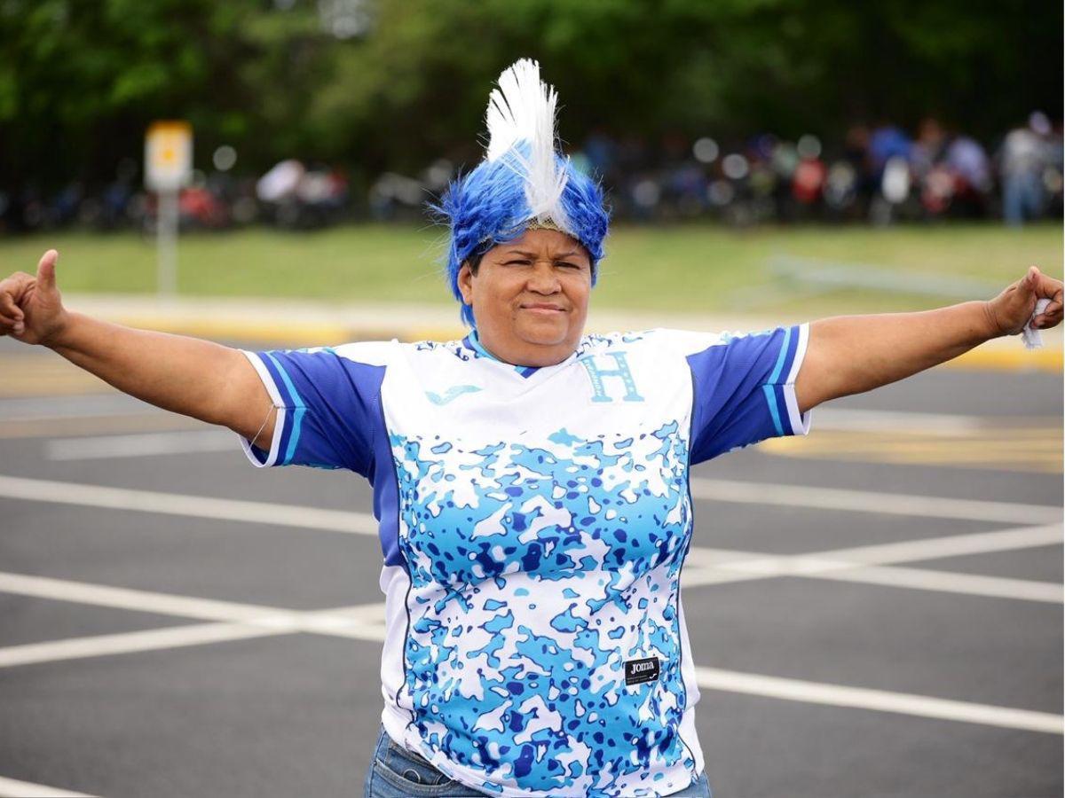 Invasión catracha, chica sorprende y fiesta de Honduras antes de enfrentar a Nicaragua