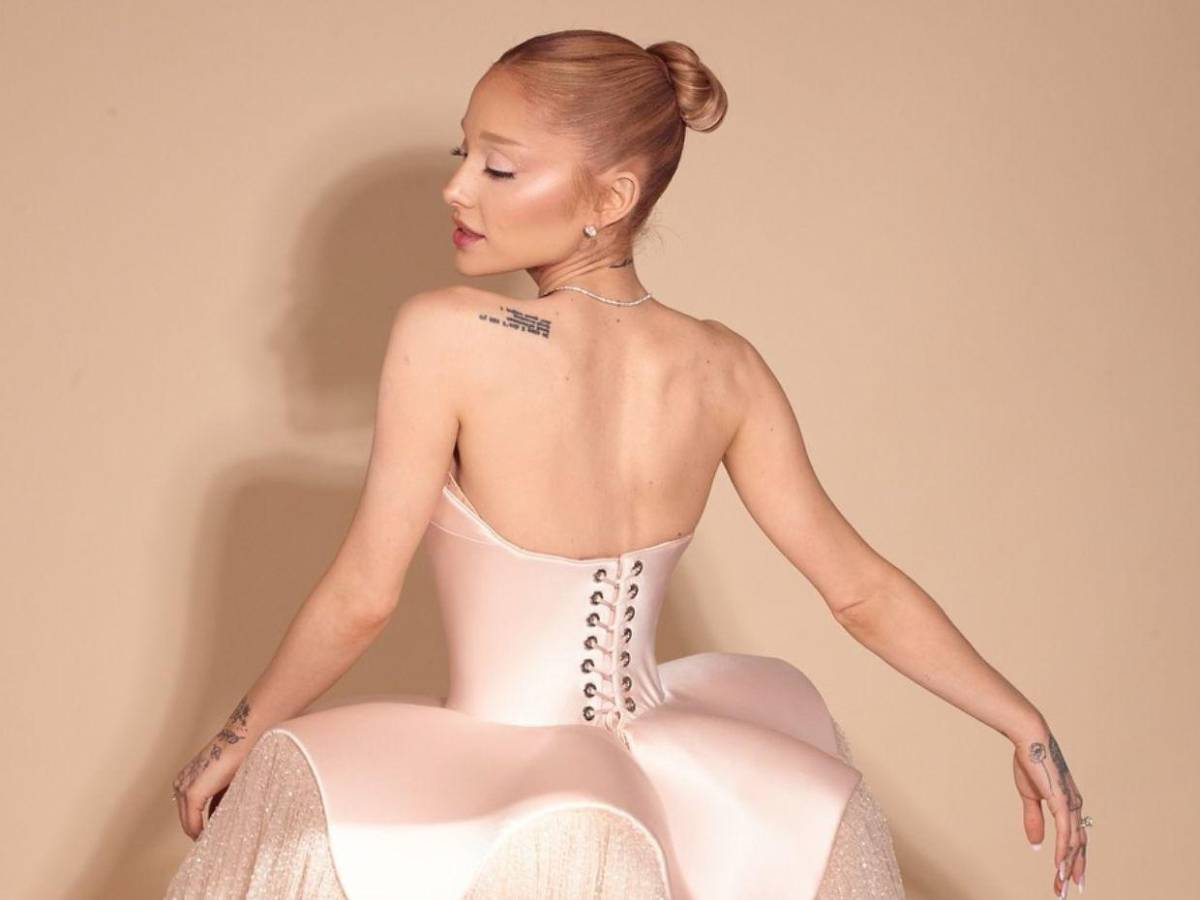 Ariana Grande lanza la versión deluxe de Eternal Sunshine este mes