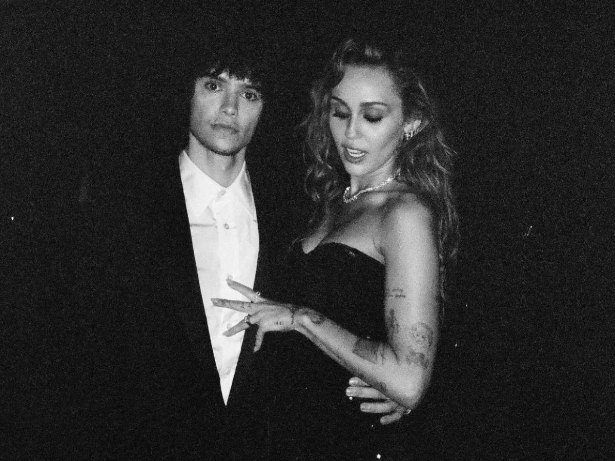 Miley Cyrus considera fugarse con su prometido Maxx Morando en lugar de celebrar otra boda
