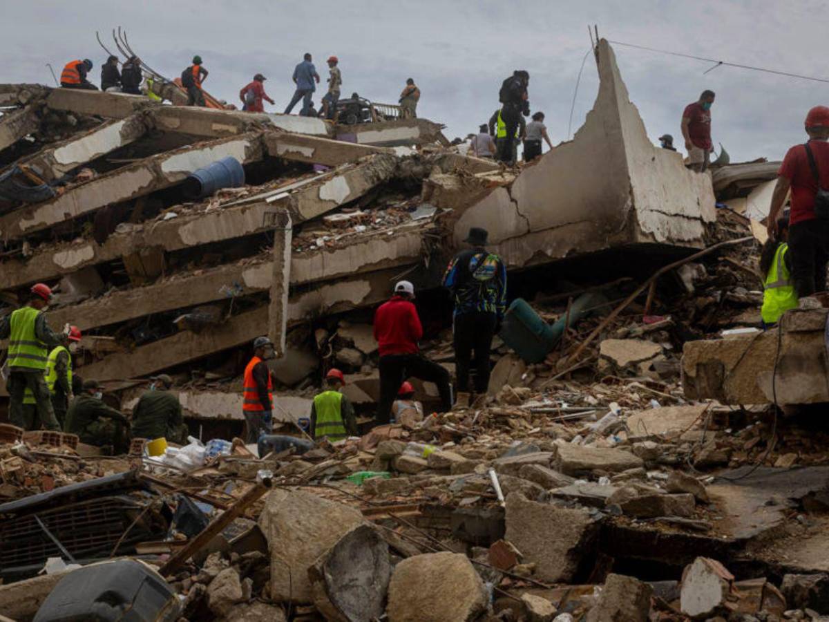 Venezuela conmemora su independencia entre muertos, desaparecidos y destrucción