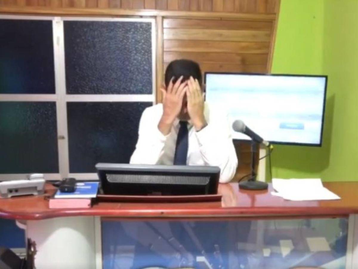 Entre lágrimas periodista de Nicaragua anuncia el cierre de su canal