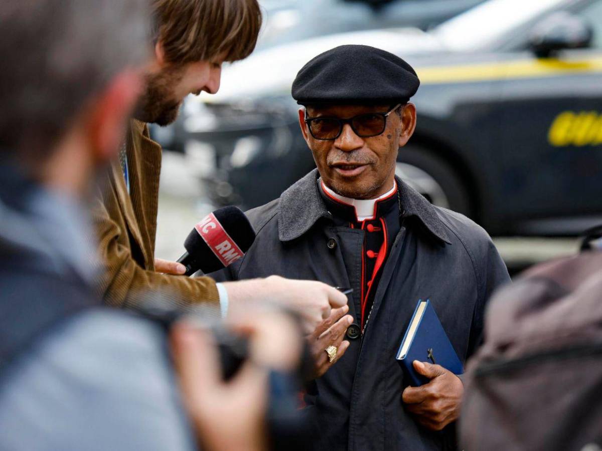 Entre rituales, alianzas y toque de queda, llegan los cardenales a Roma