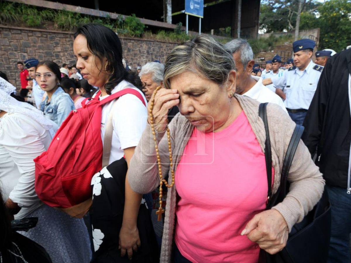 Así se lleva a cabo la peregrinación de la Vigen de Suyapa en la capital
