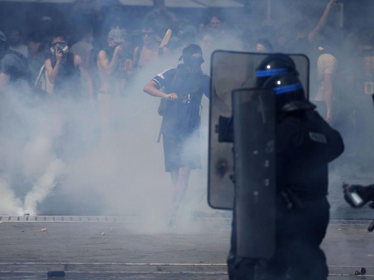 Manifestaciones en Francia: 200 detenidos y bloqueos en autopistas y trenes