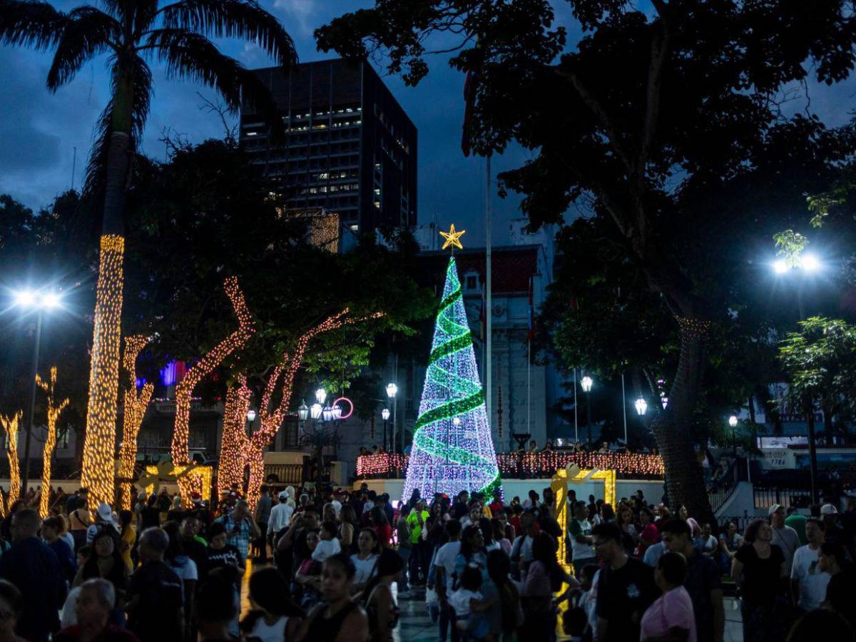 Entre sinsabores y bengalas: así celebra Venezuela la Navidad en octubre