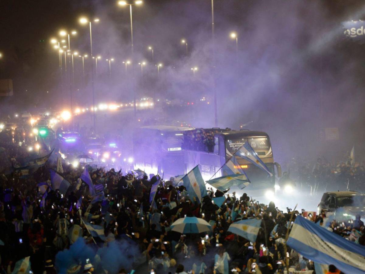 Jugadores de Argentina fueron recibidos con júbilo tras la final ante España en el Mundial 2026
