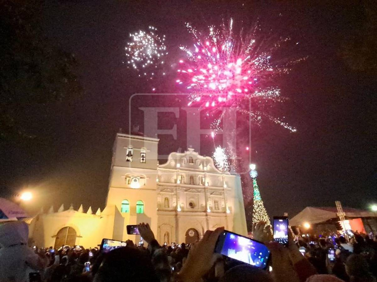 Comayagua recibe 2026 con luces frente a su icónica catedral