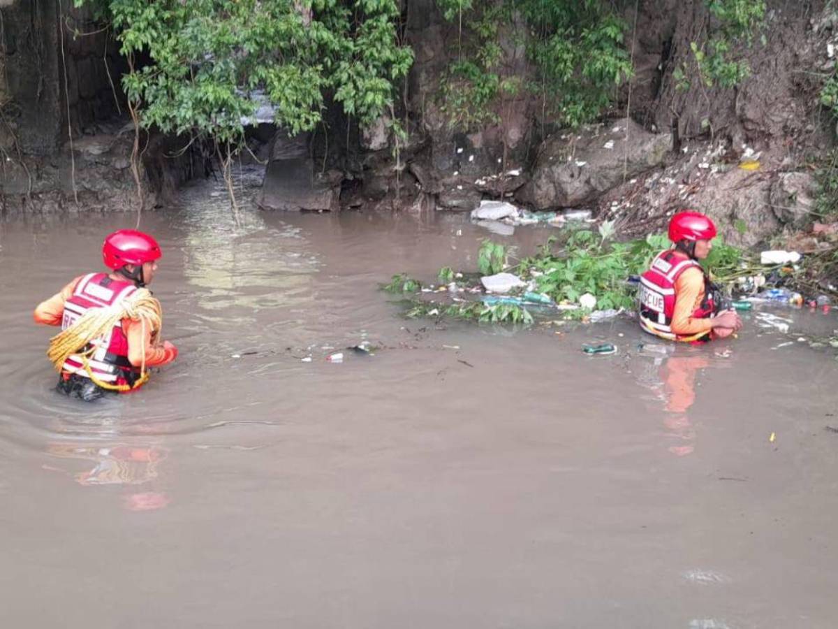 Así fue el dramático hallazgo de uno de los niños arrastrados por quebrada en la Cantarero López