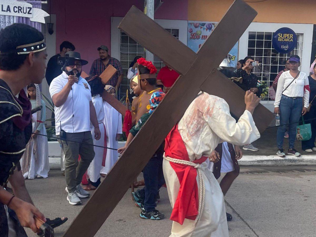 Devoción y fe: así se desarrolla el viacrucis en Olanchito, Yoro