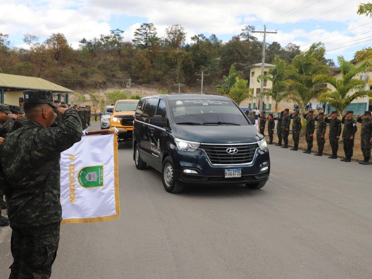 Con honores despiden al militar Álvaro Colindres, acribillado en la Villa Unión