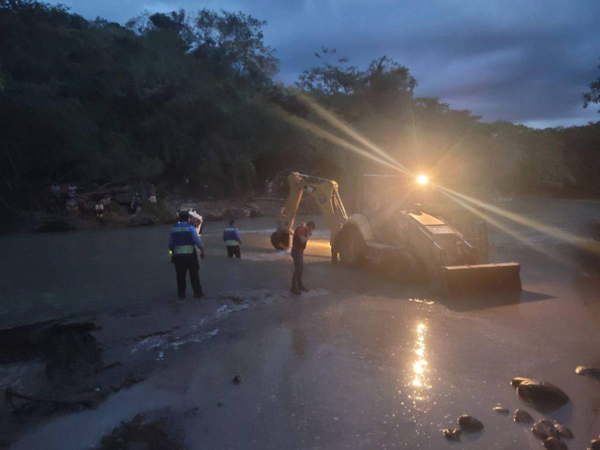 Mueren dos hombres a bordo de un camión al caer a un río en Lucerna, Ocotepeque