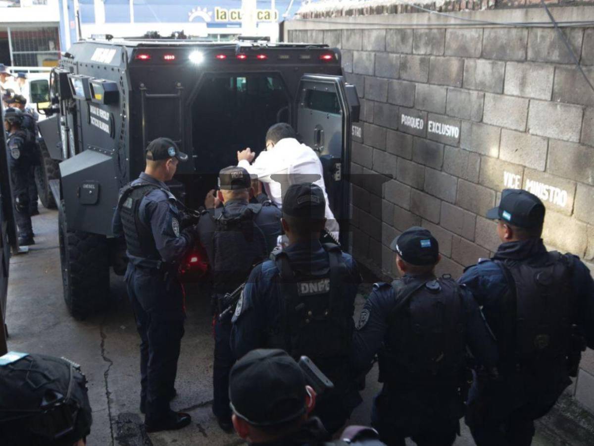 Marco Vallecillo regresa a los Cobras, tras primer día de juicio