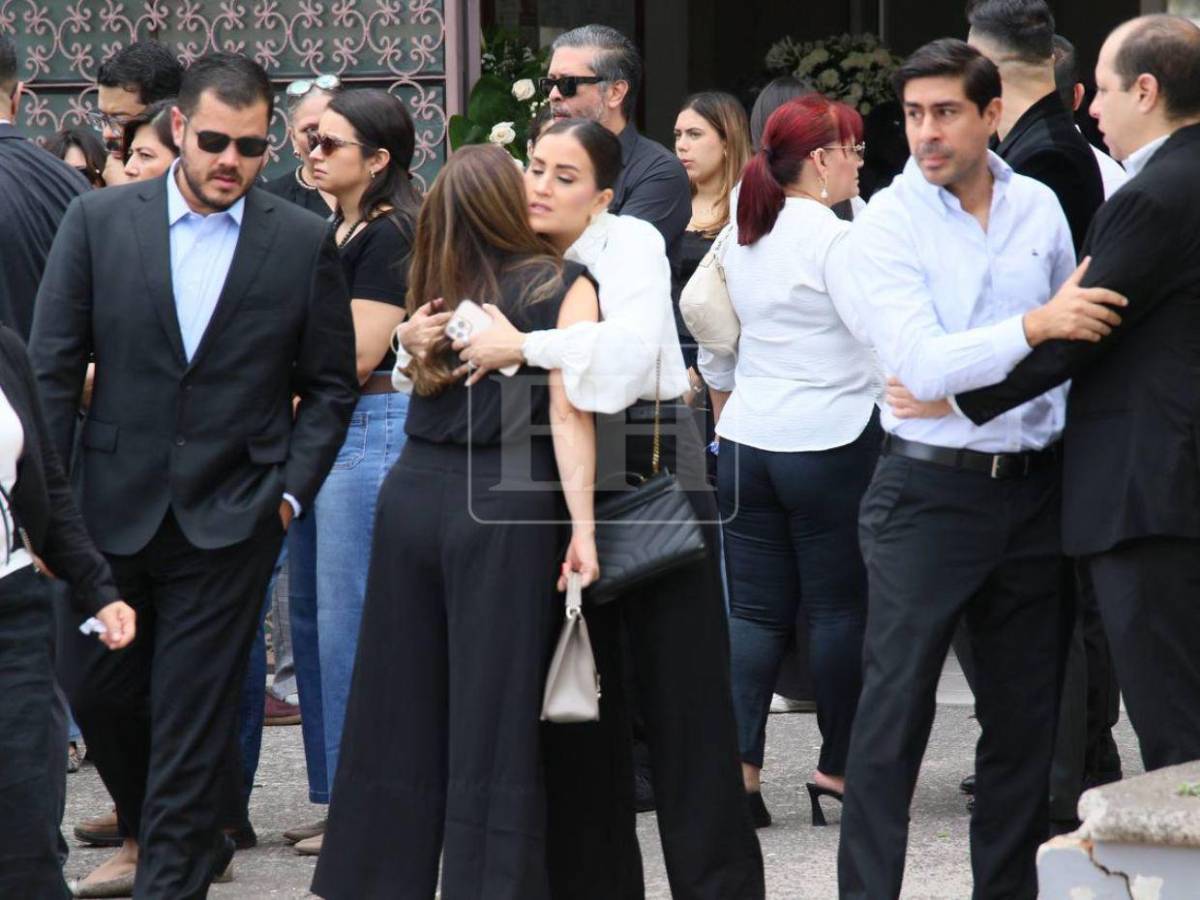Inicia cortejo fúnebre: el último recorrido en despedida de Chef Sandra Díaz del Valle