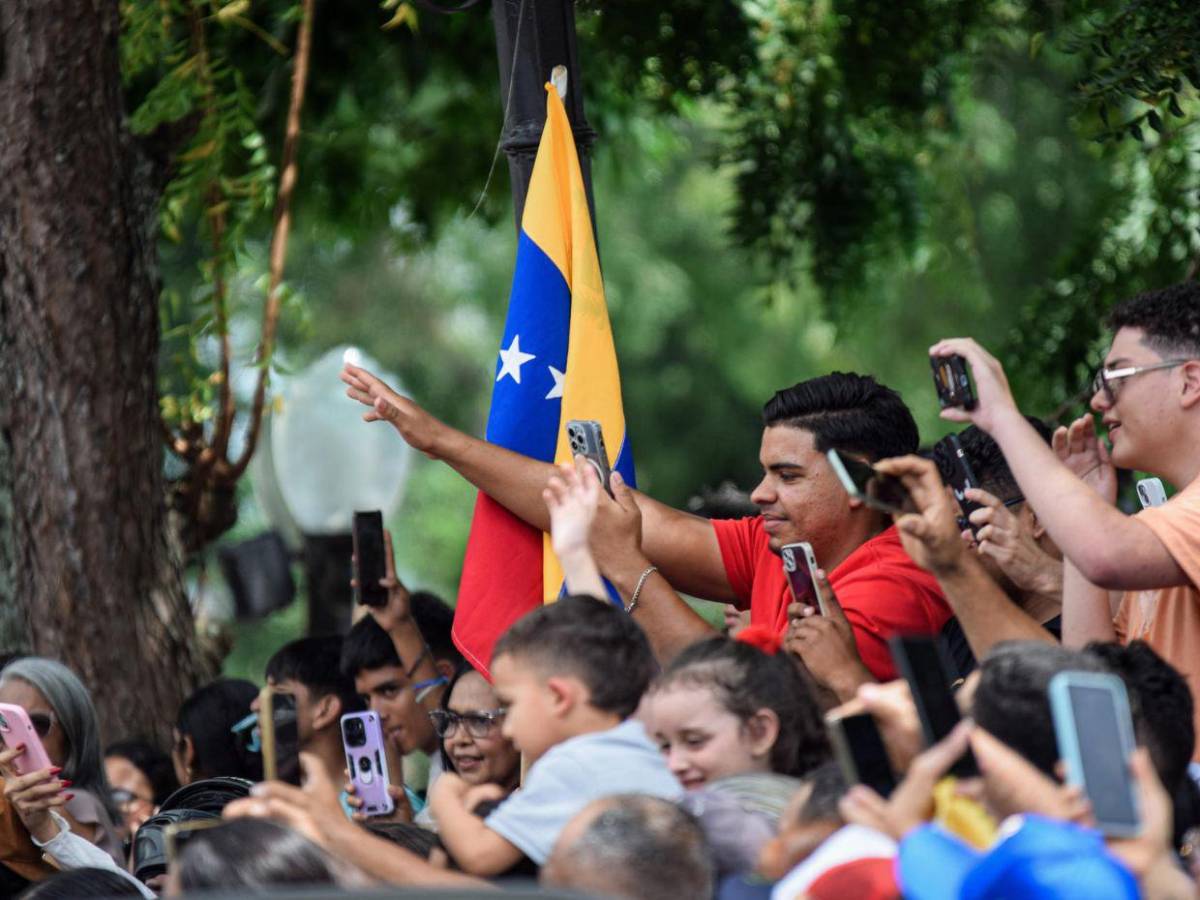 “Estoy aquí. Con ustedes”: Así fue recibida María Corina Machado en Venezuela tras diez meses fuera