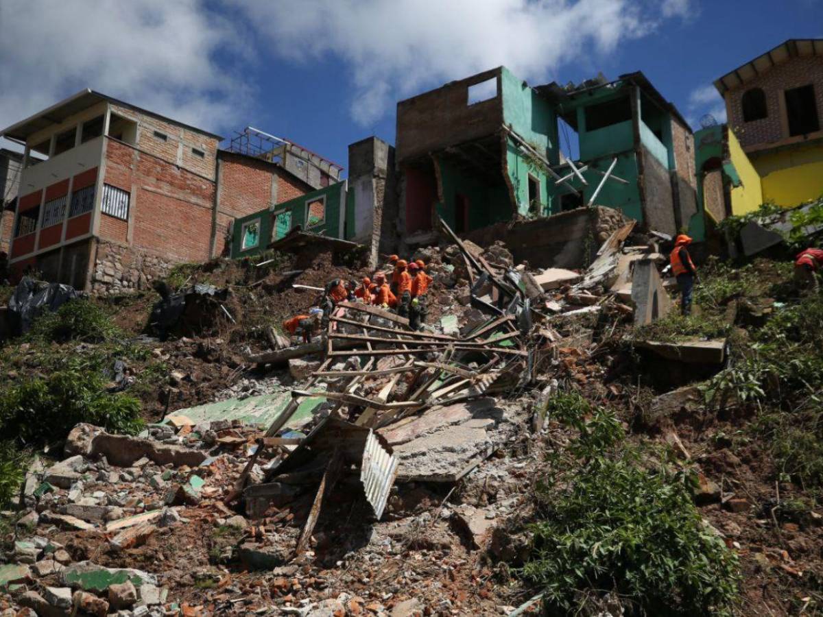 Inician obras de mitigación en zona de derrumbe en la colonia Guillén y El Reparto por Arriba