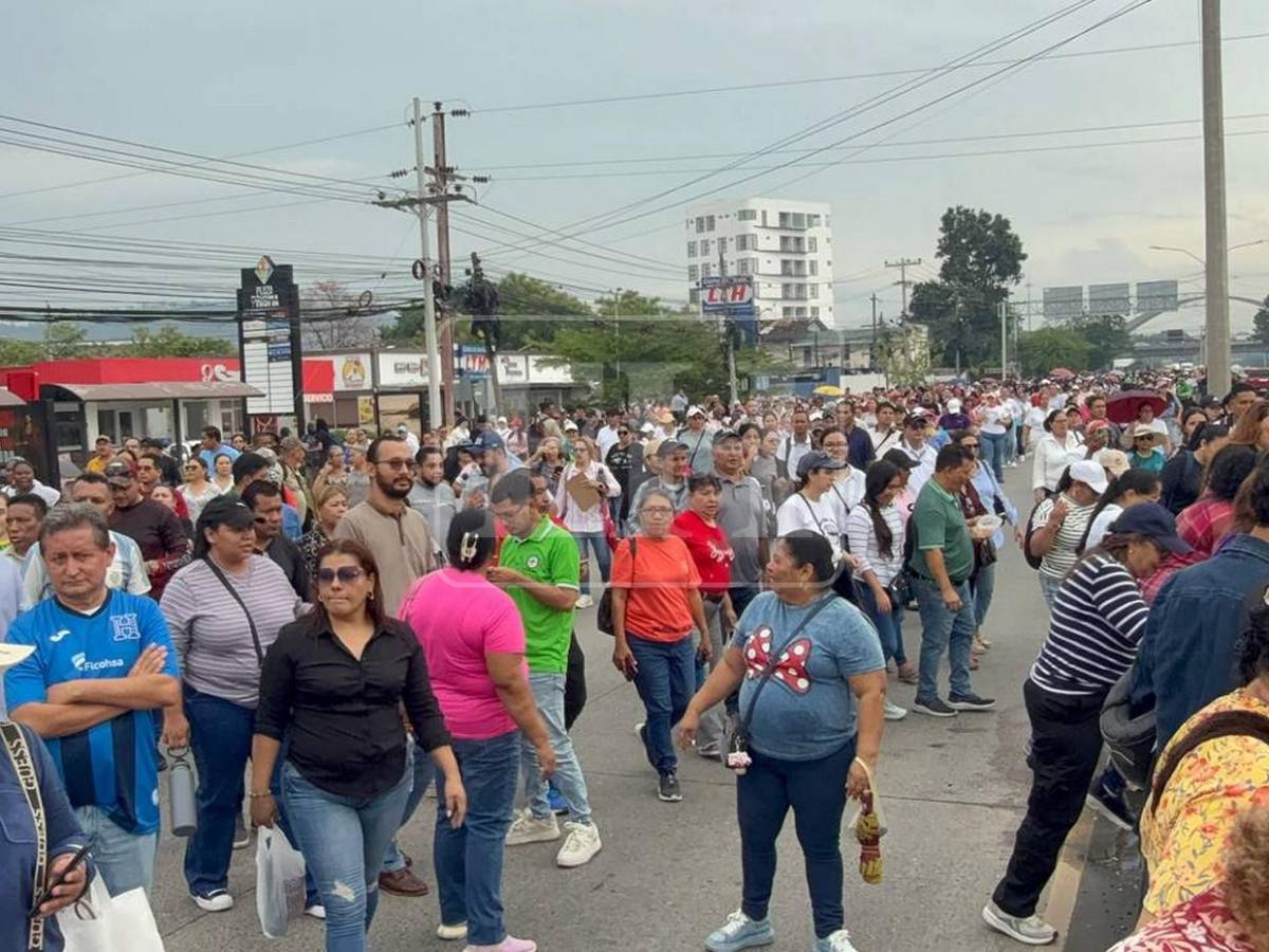 Con los docentes no se juega, clama magisterio en la zona norte de Honduras durante marcha