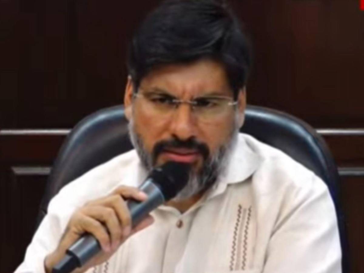 En fotos: Johel Zelaya responde ante comisión investigadora en proceso de juicio político