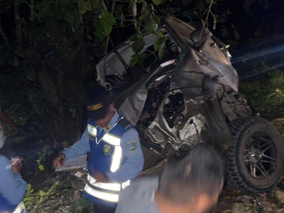 Vehículo partido en dos y un muerto: imágenes del accidente en Tocoa