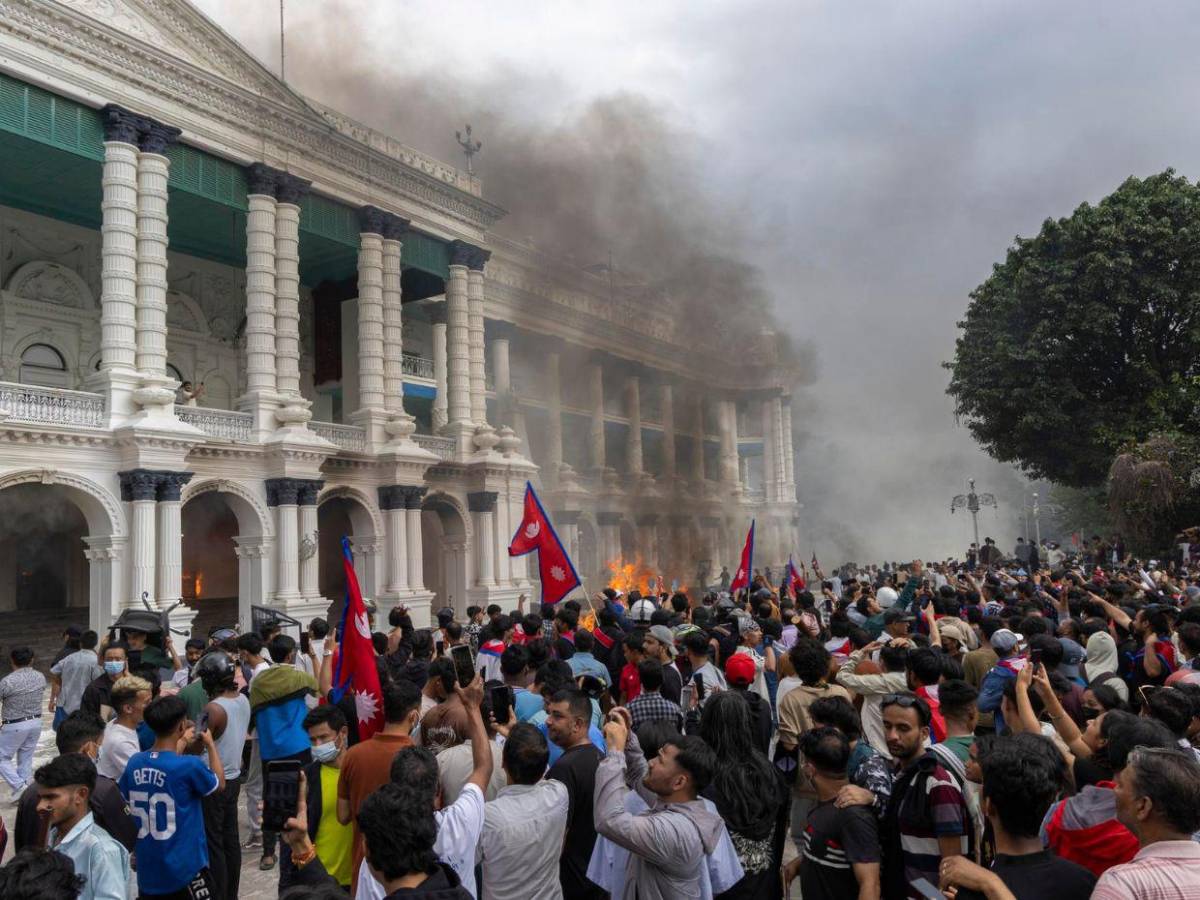Las 48 horas que incendiaron Nepal: cronología del pandemonio