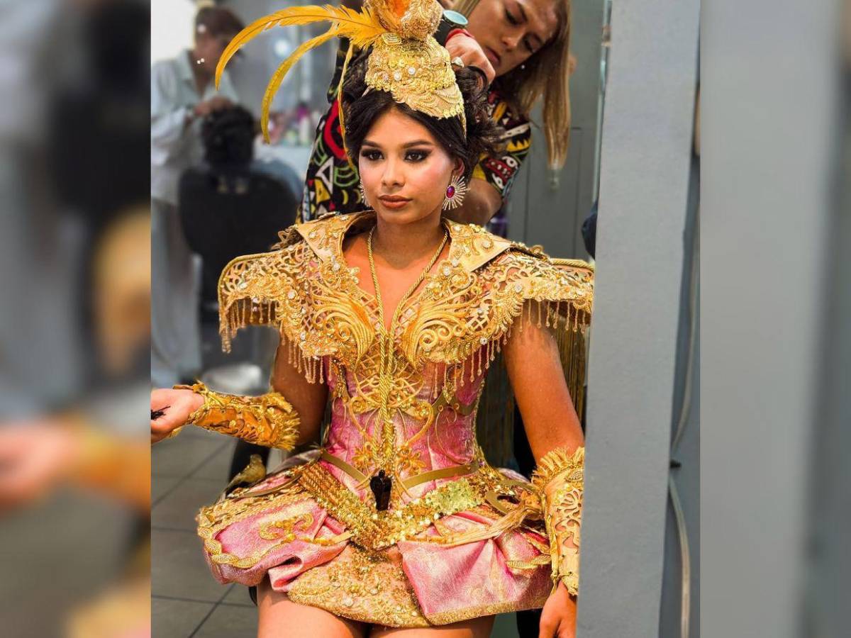 Palillonas del Instituto Cosme García de Danlí vuelven a deslumbrar en los desfiles patrios