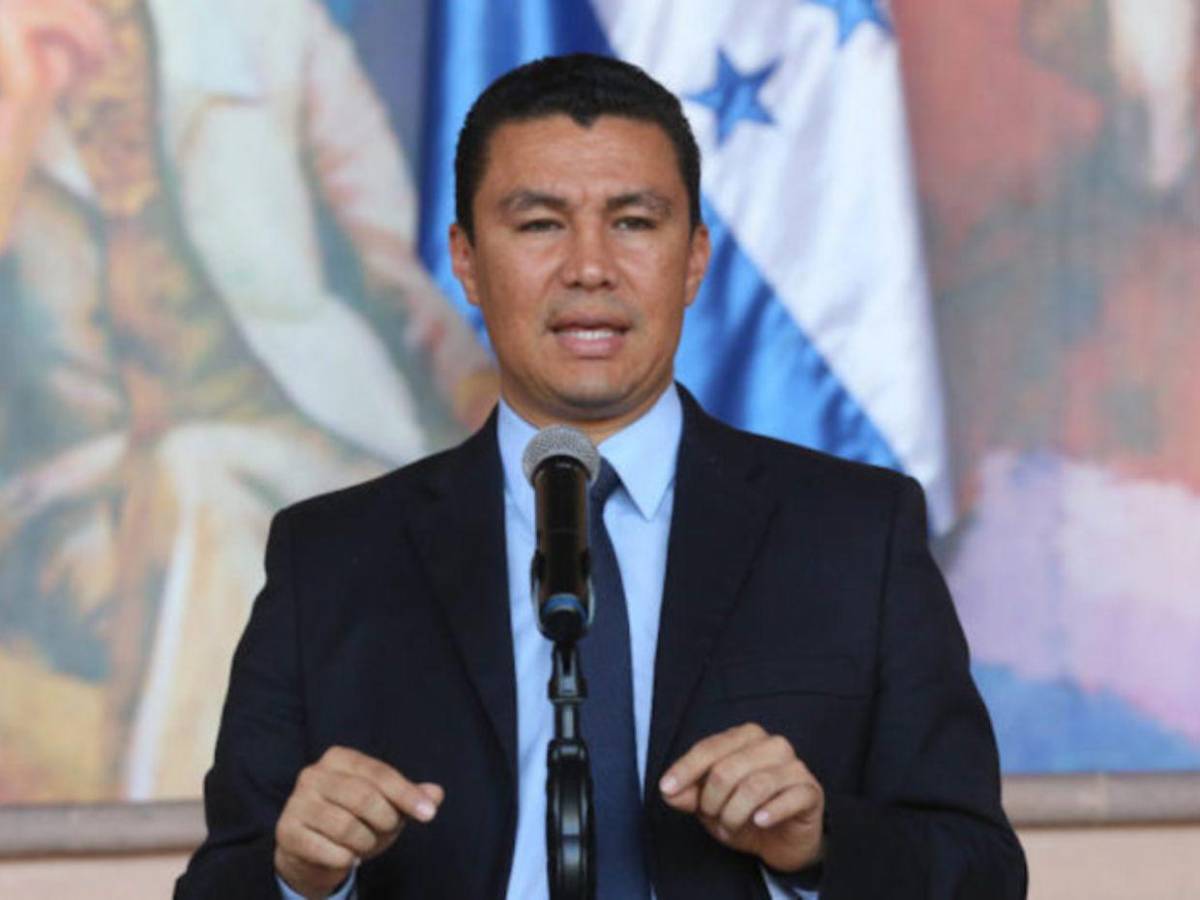 Ebal Díaz afirma que dará su versión de las acusaciones cuando el familión se vaya