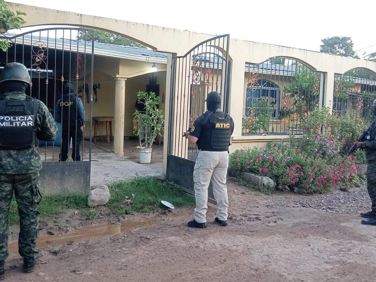 Caen hermanos Hernández Leiva que usaban encomiendas para traficar armas de fuego desde Nashville, EE UU