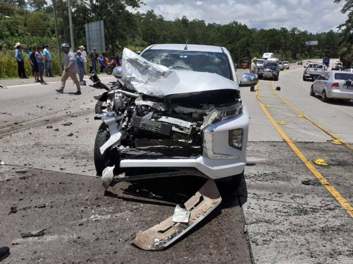 Una persona muerta deja choque entre moto y pick-up en carretera CA-5