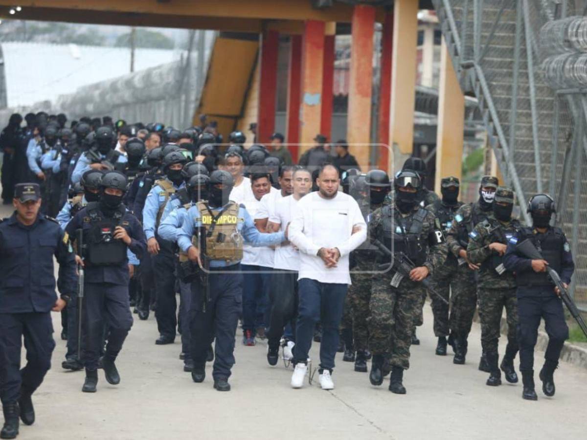 Trasladan a 35 reos de alta peligrosidad para frenar extorsiones desde cárceles