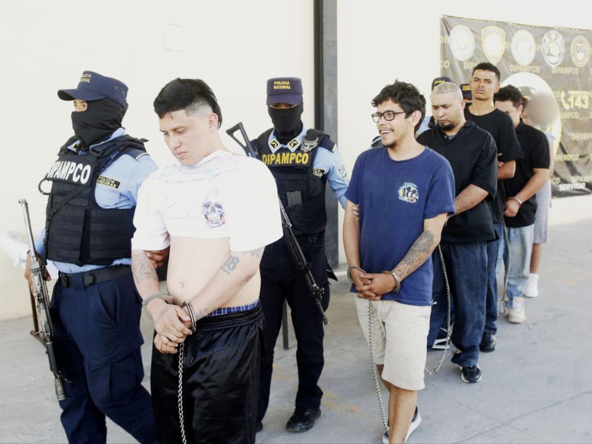 Con armas, droga y chalecos falsos: así cayeron ocho  miembros de la Pandilla 18