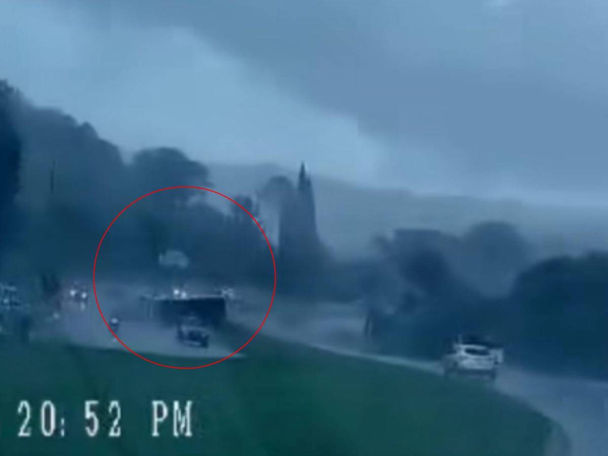 Dio varias vueltas: cámaras captaron el momento en que rapidito se volcó en El Durazno