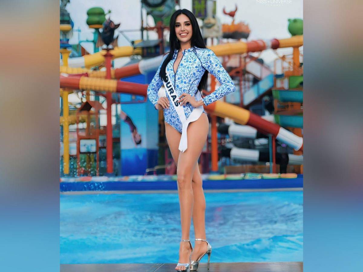 Alejandra Fuentes deslumbró con look azul y brillante en entrevista con jurado de Miss Universo