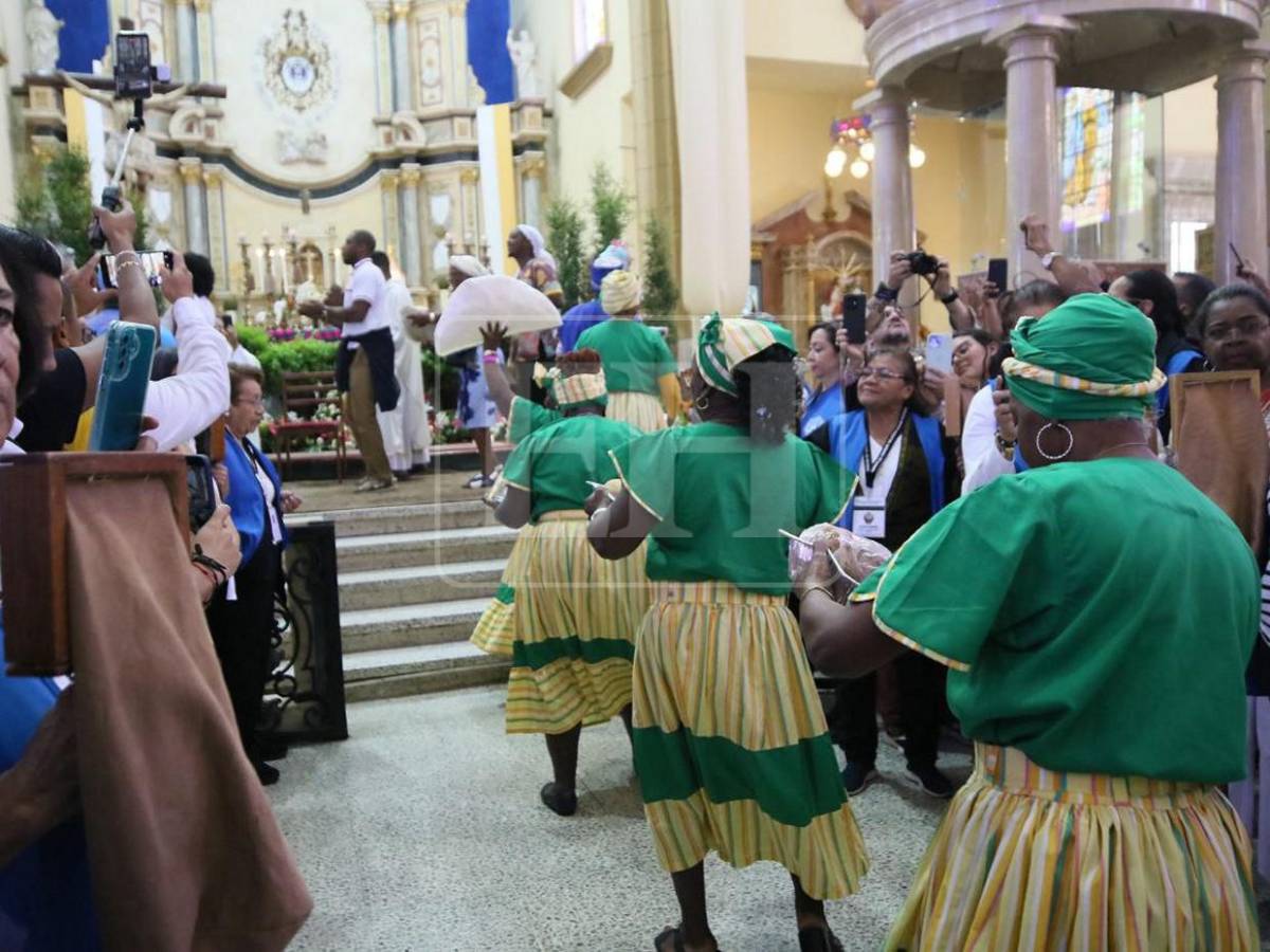 Con kazzabe y música ancestral, garífunas rinden devoción a la Morenita