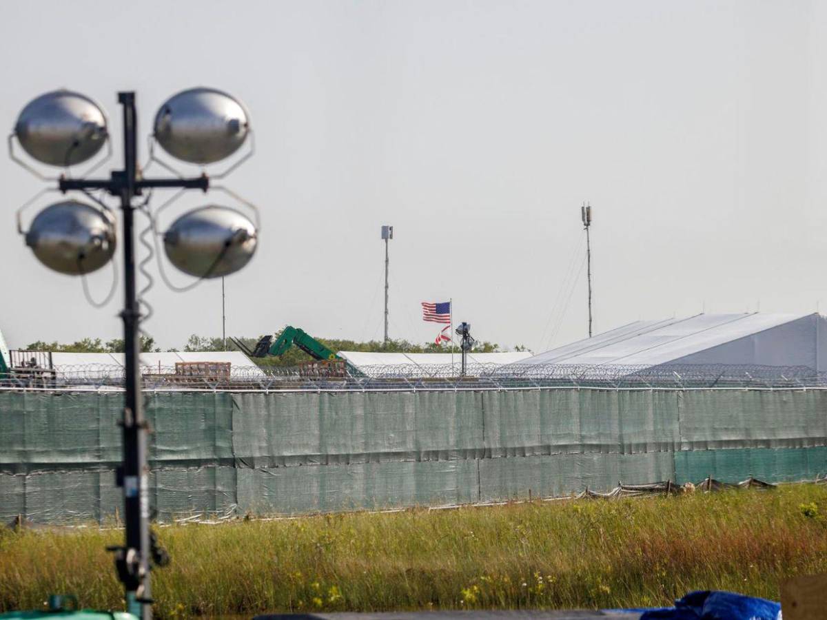 Exempleada de Alligator Alcatraz habla de las terribles condiciones del centro: Es una perrera